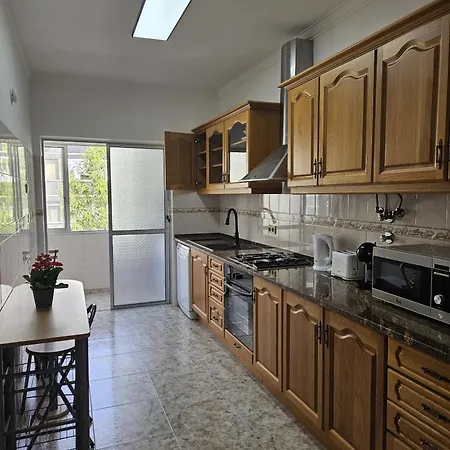 Light Spacious Apartment *