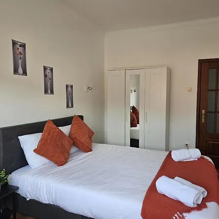 Light Spacious Apartment *